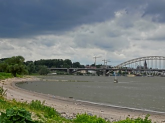 Donkere wolken boven Nijmegen