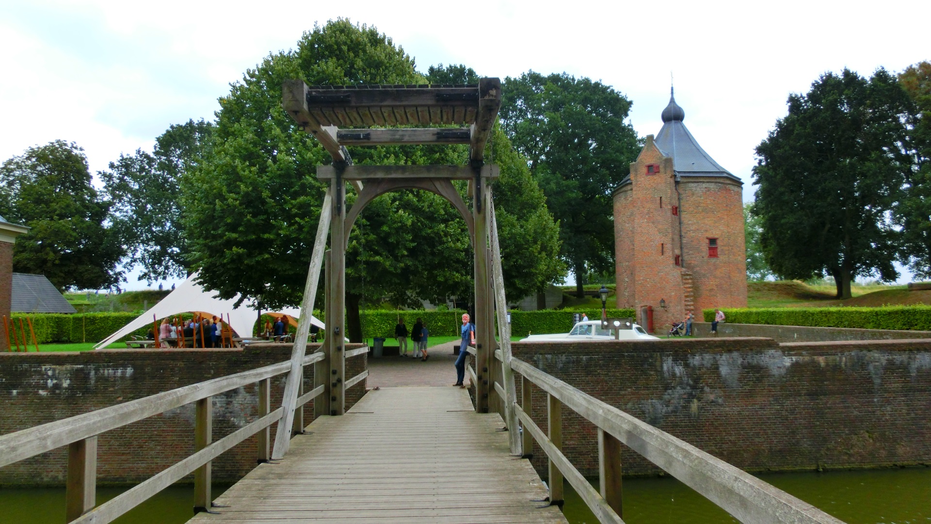 Ophaalbrug Slot Loevestein